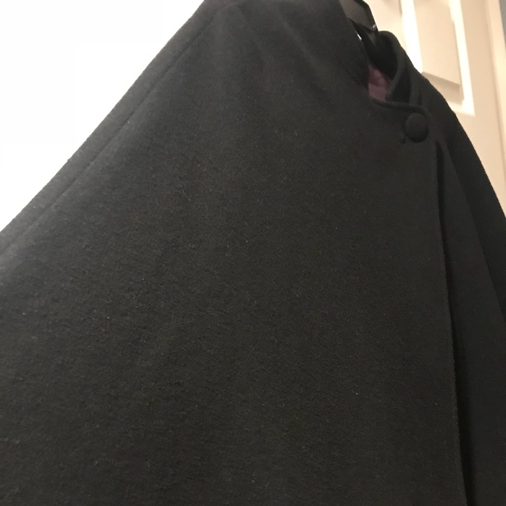 Beautiful cape /jacket - Picture 3 of 7